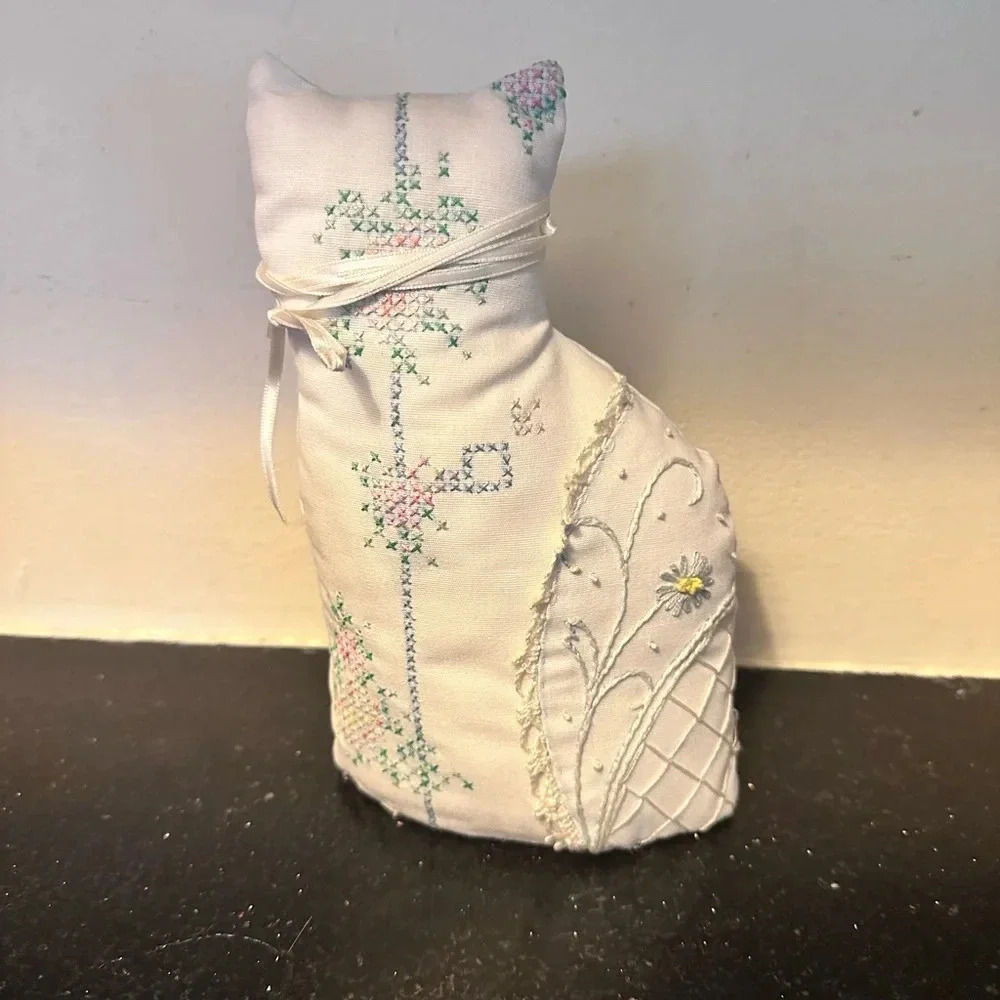 Vintage Stamped Cross Stitch And Embroidery Cat 1987